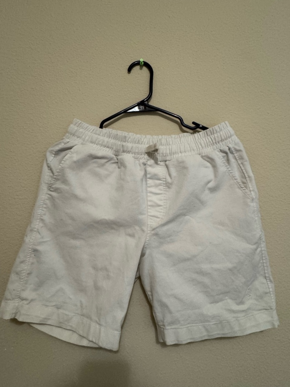 Aeropostale Men's White Flat Front Casual Shorts